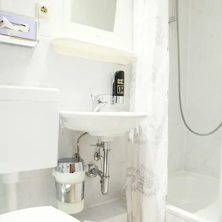 Storch Ii בית הארחה 3*