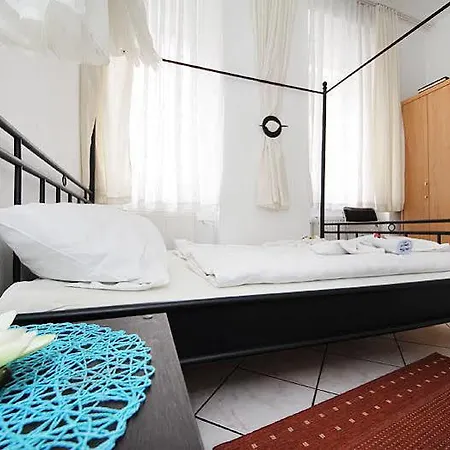 Storch Ii בית הארחה